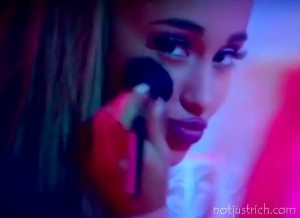 ariana grande pout