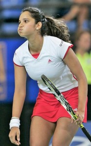 sania mirza playing tennis