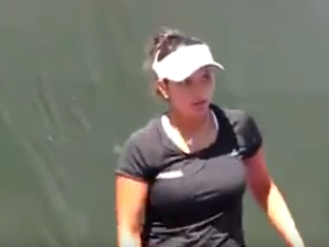 sania mirza playing tennis