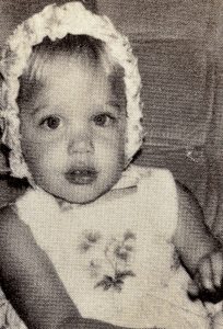 angelina-jolie-childhood-pic